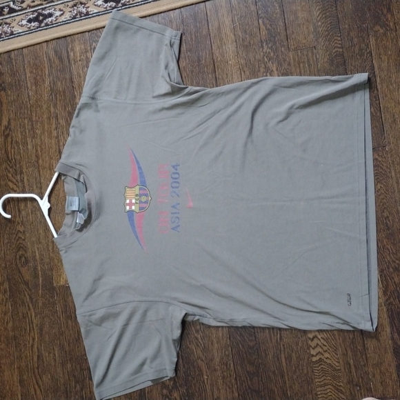 Vintage Nike Barcelona Asia Tour 2004 T-Shirt - Picture 7 of 11